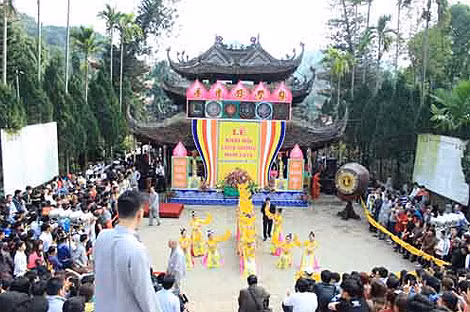 Lễ hội chùa Hương 2015 đã chính thức khai hội lúc 9h ngày vào 24/2.