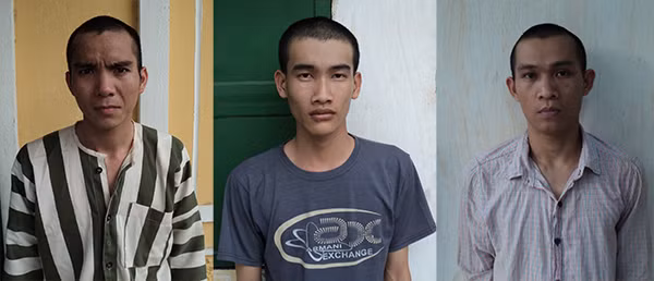 Các đối tượng bị bắt giữ (đối tượng Hòa mặc áo phạm nhân). Các đối tượng bị bắt giữ (đối tượng Hòa mặc áo phạm nhân).