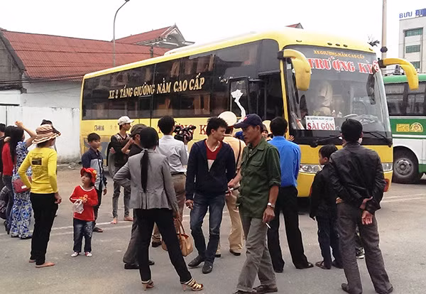 Chiếc xe được áp tải về Bến xe khách tỉnh Hà Tĩnh để xử lí.