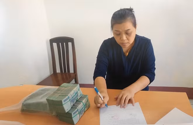 Đối tượng Tôn Nữ Thị Huyền - cầm đầu đường dây.