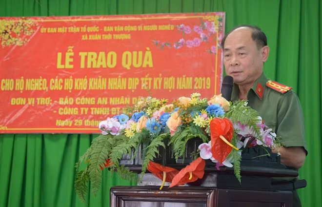 Đại tá Trần Kim Thẩm phát biểu tại buổi lễ.