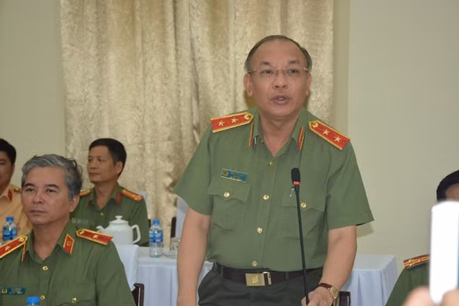 Trung tướng Lê Đông Phong giải đáp một số thắc mắc của báo chí.