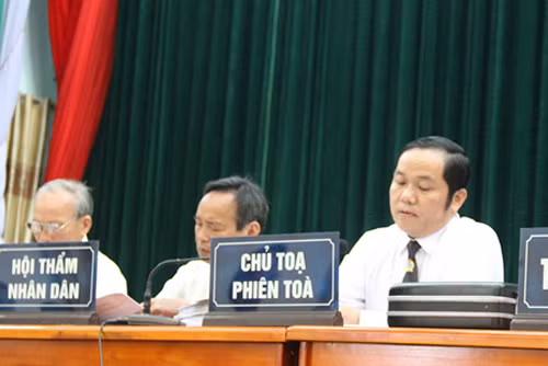 Trần Ngọc Sơn-Phó Chánh án TAND tỉnh Nghệ An được chỉ định làm Chủ tọa phiên tòa. Ảnh: VNE Trần Ngọc Sơn-Phó Chánh án TAND tỉnh Nghệ An được chỉ định làm Chủ tọa phiên tòa. Ảnh: VNE