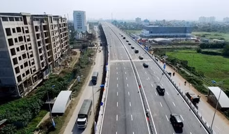 Cầu rộng 26m đủ 6 làn xe chạy với vận tốc thiết kế 80km/h. Đây là cây cầu dầm hộp thép liên hợp bê tông và được liên kết với mối hàn quy mô lớn nhất Việt Nam.