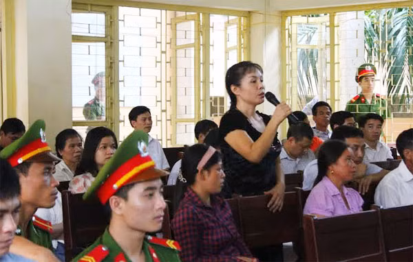 Ngày xét xử thứ hai, bà Hà vẫn cho rằng, Chung không phải là hung thủ giết hại bà Hoan nhưng lại không đưa ra được căn cứ nào có cơ sở pháp lý.
