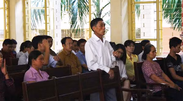 Bố đẻ bị cáo khẳng định “Tôi nghe Chung kể lại rằng, nó đã giết hại bà Hoan”.