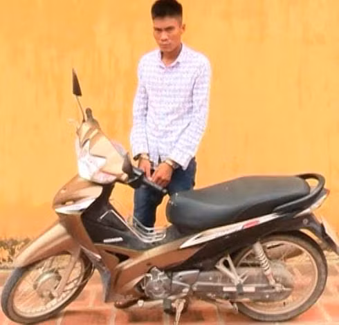 Đối tượng Trịnh Văn Huấn và Hà Xuân Thao cùng tang vật thu giữ