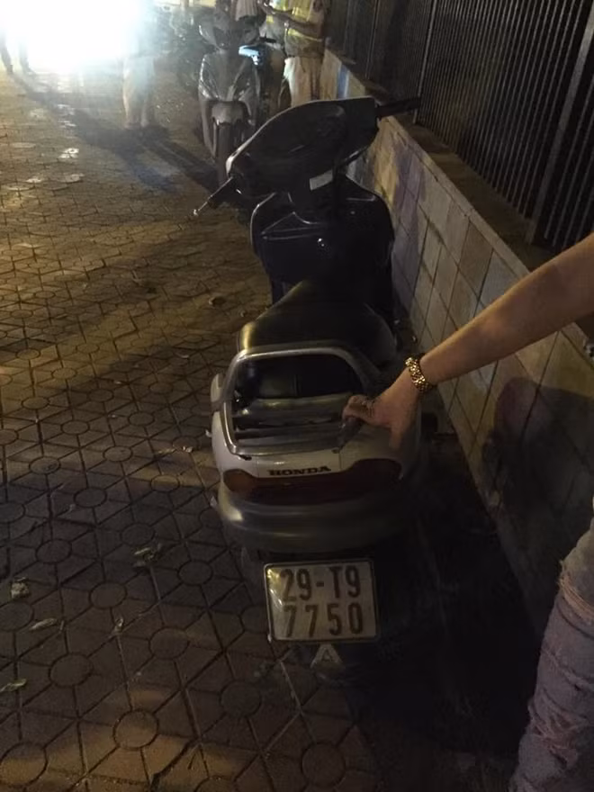 Chiếc xe Honda Spacy tang vật.