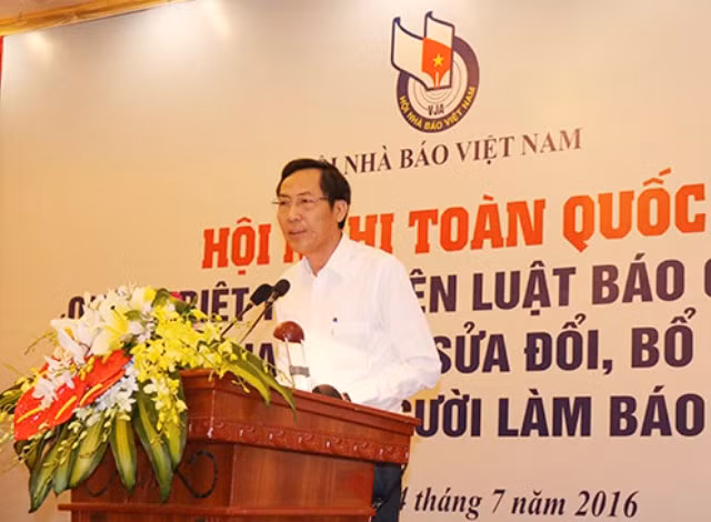 Đồng chí Thuận Hữu- Ủy viên TƯ Đảng- Tổng Biên tập báo Nhân Dân, Chủ tịch Hội Nhà báo Việt Nam phát biểu.