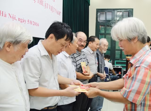 Trao tặng kỷ niệm chương “Vì sự nghiệp văn học nghệ thuật Việt Nam” ảnh 1 Trao tặng kỷ niệm chương “Vì sự nghiệp văn học nghệ thuật Việt Nam” ảnh 1