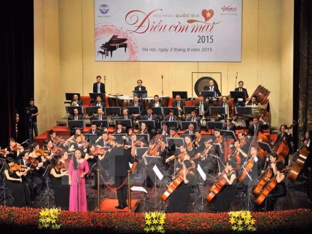 Chương trình hòa nhạc quốc gia “Điều còn mãi” năm 2015 (Ảnh TTXVN). Chương trình hòa nhạc quốc gia “Điều còn mãi” năm 2015 (Ảnh TTXVN).