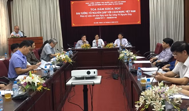 Quang cảnh buổi tọa đàm.