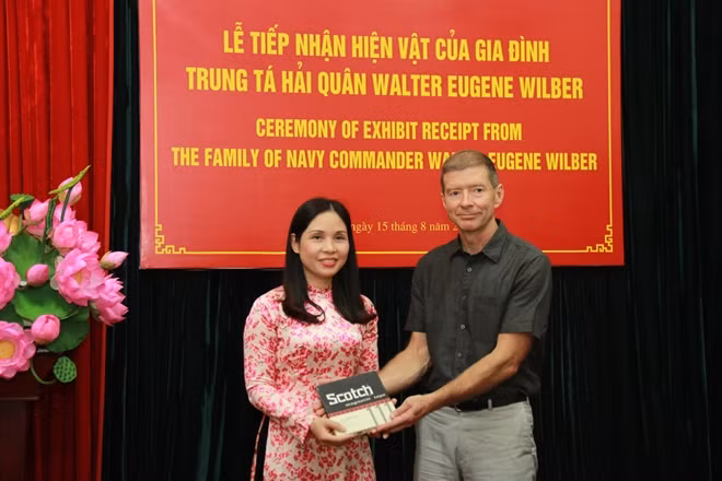 Băng cát sét ghi phần trả lời phỏng của cố Trung tá phi công Hải quân Mỹ Walter Eugence Wilber với Đài Tiếng nói Việt Nam.