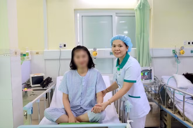 Một nữ bệnh nhân bị đuối nước khi tắm biển Lăng Cô đang được theo dõi sức khỏe và điều trị tại Bệnh viện Hoàn Mỹ - Đà Nẵng