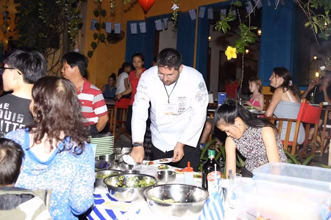 Sự kiện ẩm thực quốc tế lần thứ 3 tại phố cổ Hội An sẽ diễn ra từ ngày 14-17/3 với sự tham gia của 12 đầu bếp lừng danh đến từ Đức, Thụy Điển, Nga, Bồ Đào Nha, Hy Lạp, Mỹ, Malaysia, Ấn Độ và Việt Nam, thuộc Hiệp hội đầu bếp quốc tế