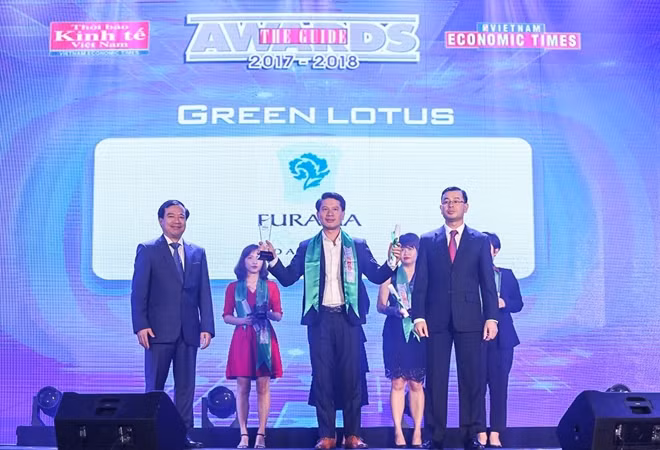 Furama Resort Đà Nẵng đã vinh dự nhận giải “Sen Xanh - The Ultimate in Luxury” - The Guide Award dành cho đơn vị có đóng góp vào nền kinh tế, sự phát triển chung của ngành du lịch Việt Nam.