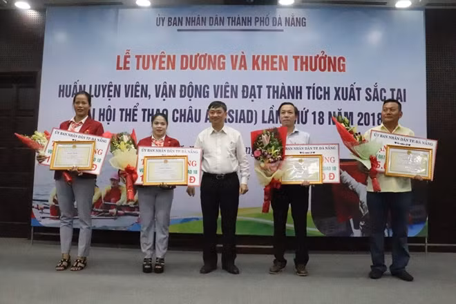 UBND TP Đà Nẵng tặng Bằng khen kèm theo tiền thưởng 65 triệu đồng cho 2 VĐV Dương Thị Thanh Minh, Phạm Thị Huệ cùng 2 HLV Tống Hữu Dũng (môn đua thuyền) và Nguyễn Duy Phú (môn Ju-Jitsu).