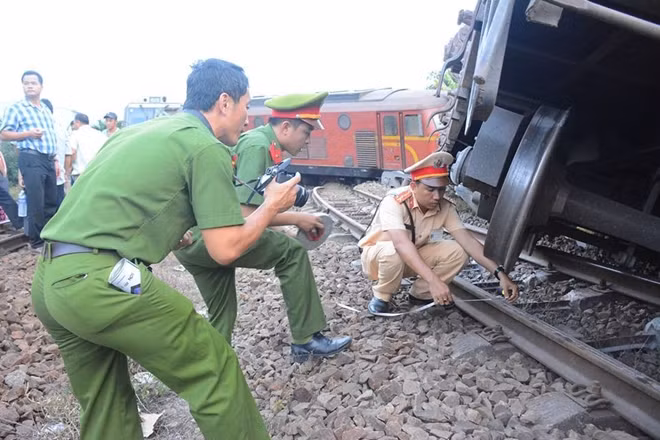 Công an khám nghiệm hiện trường