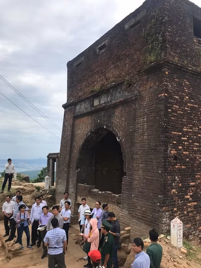 Di tích Hải Vân Quan là một di tích lịch sử, văn hóa, kiến trúc, quân sự vô cùng đặc biệt, với quy mô và kết cấu quy chuẩn của một lũy thành phòng thủ.