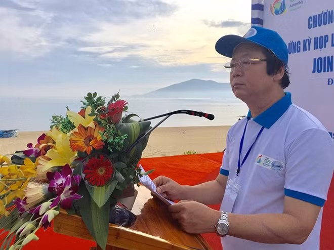 Thứ trưởng Bộ Tài nguyên và Môi trường Võ Tuấn Nhân cùng các đại biểu quốc tế tham gia các hoạt động tại Chương trình “Chung tay bảo vệ đại dương”.
