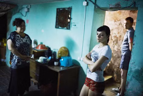 Người dân sống tại Oktyabrsky, Donetsk nơm nớp lo sợ. Người dân sống tại Oktyabrsky, Donetsk nơm nớp lo sợ.