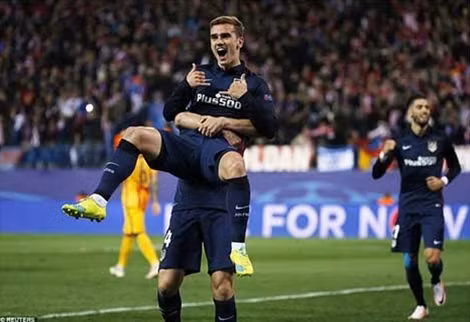 Cầu thủ Atletico hạnh phúc với 2 bàn thắng vào lưới Barca.