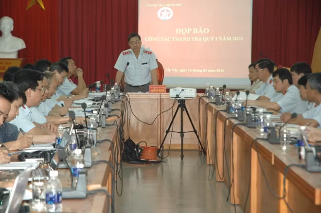Phó Tổng Thanh tra Chính phủ Ngô Văn Khánh chủ trì họp báo .