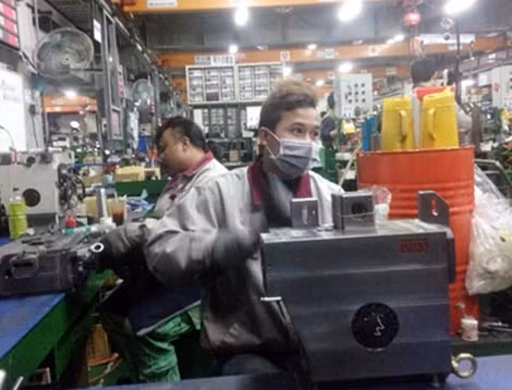 Công nhân Việt Nam làm việc tại Đài Loan.