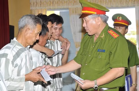 Đại tá Lê Quốc Phấn khi còn là Giám thị Trại giam Cái Tàu.