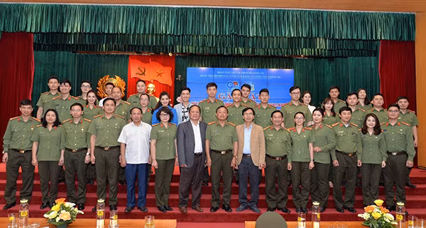 Các đại biểu dự buổi gặp mặt