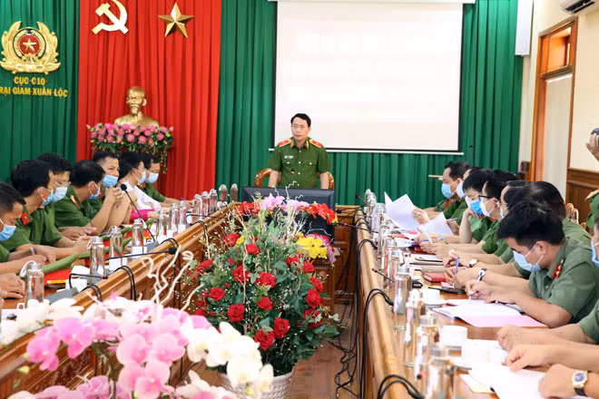Thứ trưởng Lê Quốc Hùng phát biểu chỉ đạo công tác tại Trại giam Xuân Lộc.