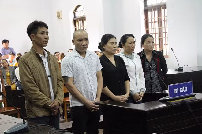 Các bị cáo tại phiên sơ thẩm