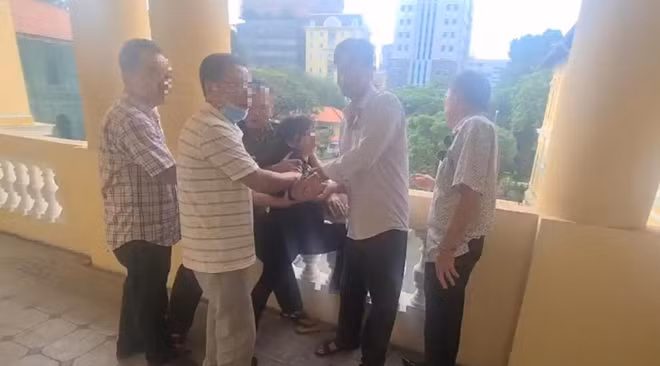 Vợ ông Lê Văn Dư định nhảy lầu tự tử sau phán quyết phúc thẩm của TAND TP Hồ Chí Minh