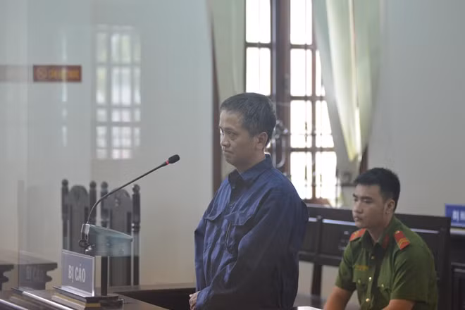 Bị cáo Nguyễn Tiến Dũng tại tòa
