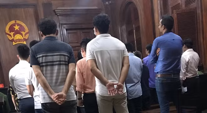 Nhiều bị cáo là người nước ngoài tham gia tổ chứ đánh bạc và dánh bạc tại tòa ngày 11/9