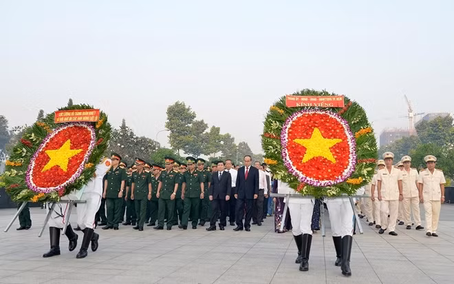Lãnh đạo TP Hồ Chí Minh và các đoàn thể viếng Nghĩa trang Liệt sĩ TP
