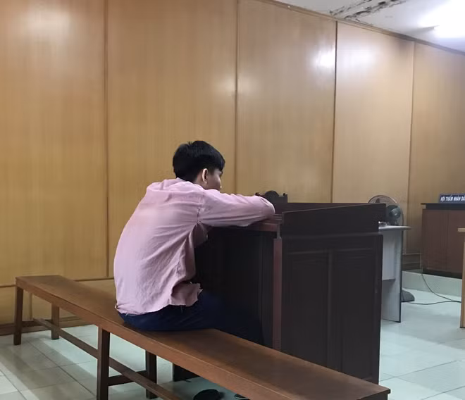 Bị cáo Nguyễn Ngọc Binh tại tòa