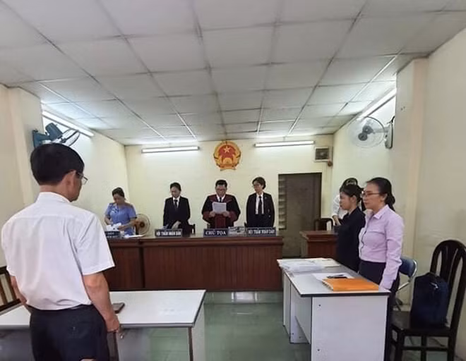 HĐXX và các bên liên quan tại tòa