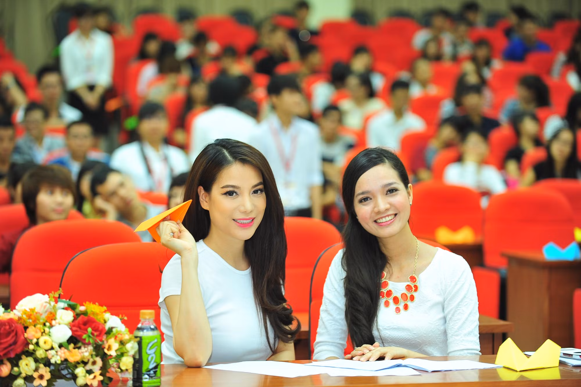 Cuộc giao lưu diễn ra khoảng 3h đồng hồ và còn rất nhiều câu hỏi của các bạn sinh viên được gửi lên. Cuộc giao lưu đã gây hiệu ứng mạnh mẽ và tạo sự hưng phấn với các bạn trẻ. Nhiều bạn cho biết, họ cảm thấy rất bổ ích và ý nghĩa khi được trò chuyện cùng những nghệ sỹ có nhiều kinh nghiệm sống.