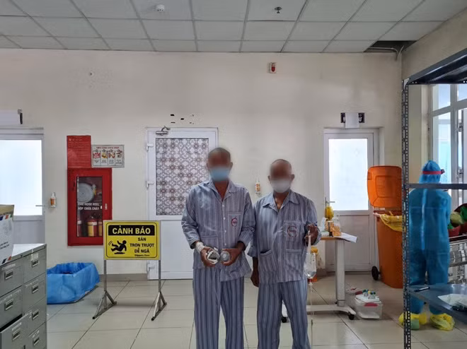 Hai trong 5 bệnh nhân thở máy đã thoát khỏi tử thần, đang dần bình phục.