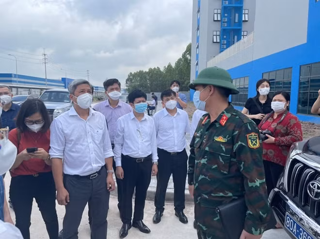 Đoàn công tác của Bộ Y tế kiểm tra khu cách ly tập trung của KCN Vân Trung