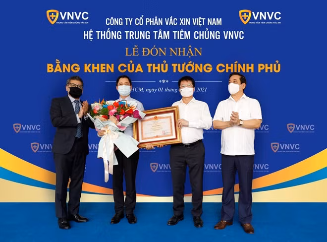 VNVC nhận Bằng khen của Thủ tướng Chính phủ vào chiều 1/6.