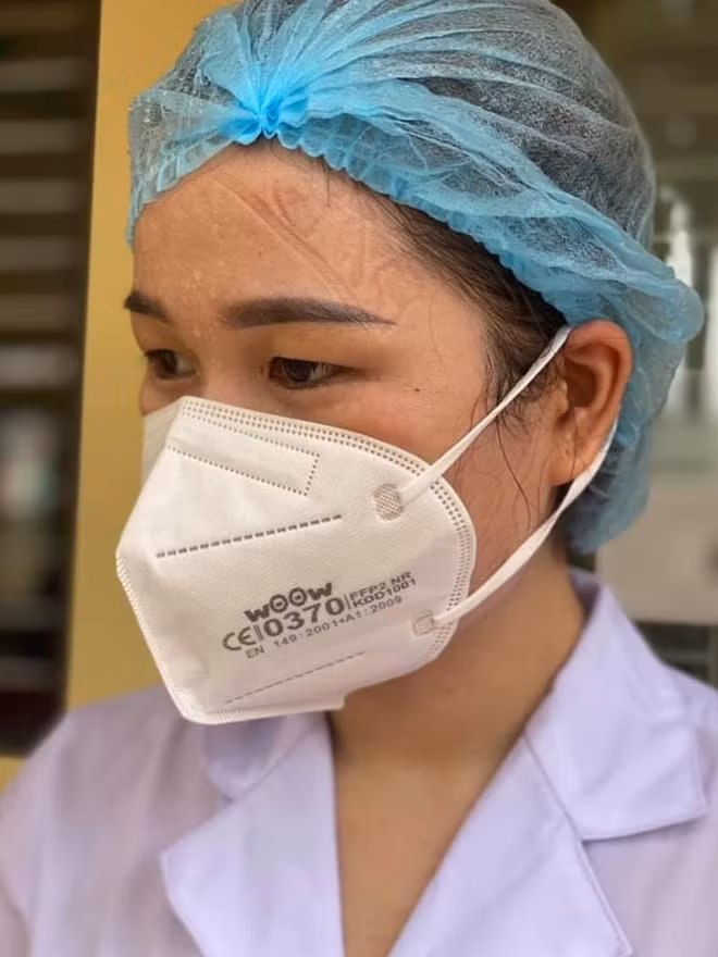 Giọt mồ hôi của nữ nhân viên CDC Bắc Giang Nguyễn Thị Thủy