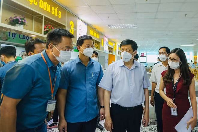 Bộ trưởng Nguyễn Thanh Long kiểm tra công tác phòng, chống dịch ở nhà máy Gortex, Khu công nghiệp Quế Võ, Bắc Ninh
