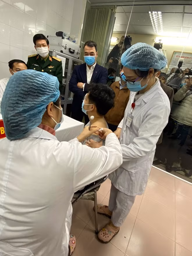 Dự kiến, ngày 26/2, Việt Nam tiêm thử nghiệm mũi đầu tiên của giai đoạn 2 vaccine Nanocovax phòng COVID-19