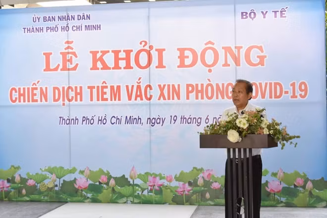 Phó Thủ tướng Thường trực Chính phủ Trương Hòa Bình phát biểu tại lễ khởi động. Ảnh: Khôi Nguyễn.