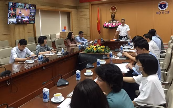 Thứ trưởng Bộ Y tế Nguyễn Trường Sơn phát biểu tại hội nghị
