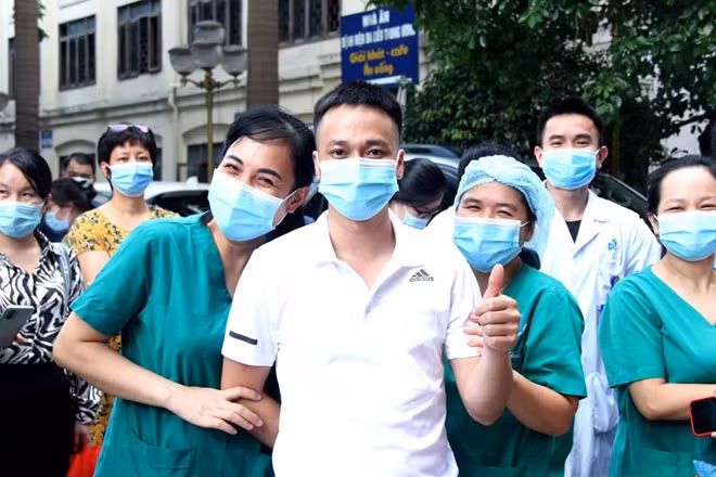 Các thầy thuốc của Bệnh viện Da liễu Trung ương lên đường hỗ trợ TP Hồ Chí Minh chống dịch.