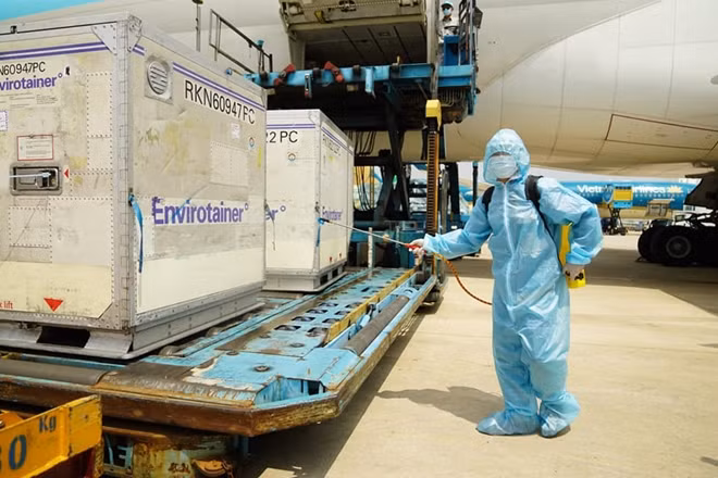 Vaccine AstraZeneca đã được vận chuyển từ TP Hồ Chí Minh ra Hà Nội