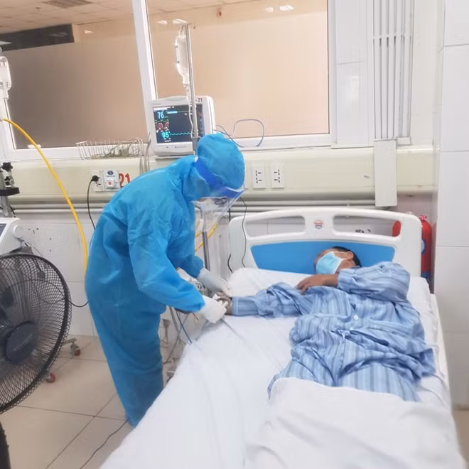 Điều trị bệnh nhân COVID-19 tại BV Bệnh Nhiệt đới Trung ương